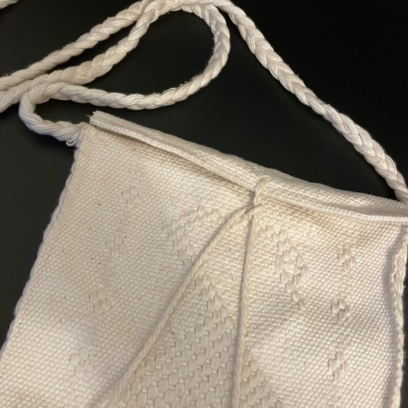 Small cream colored purse; breaded strap; handmade - Picture 2 of 7